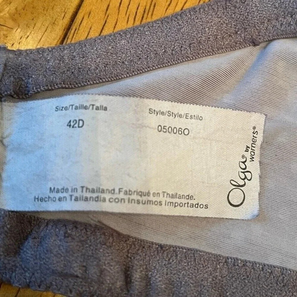 Olga by Women’s polkadot underwire bra, size 42D - Picture 4 of 5